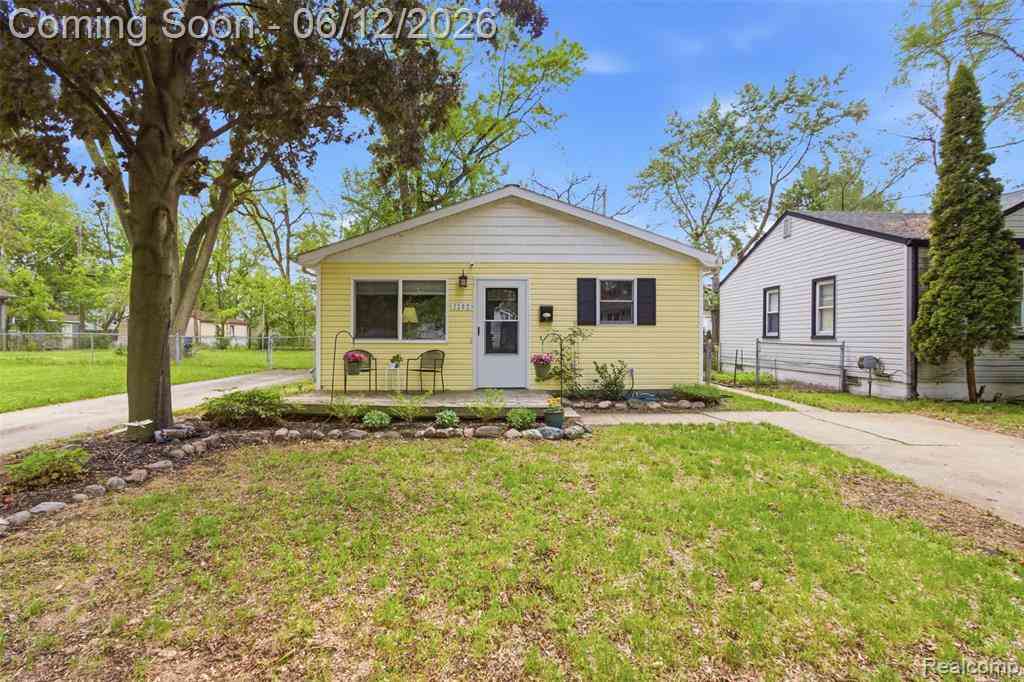 Homes For Sale - 1202 E Elza Avenue <br/> Oakland County, Hazel Park, MI 48030
