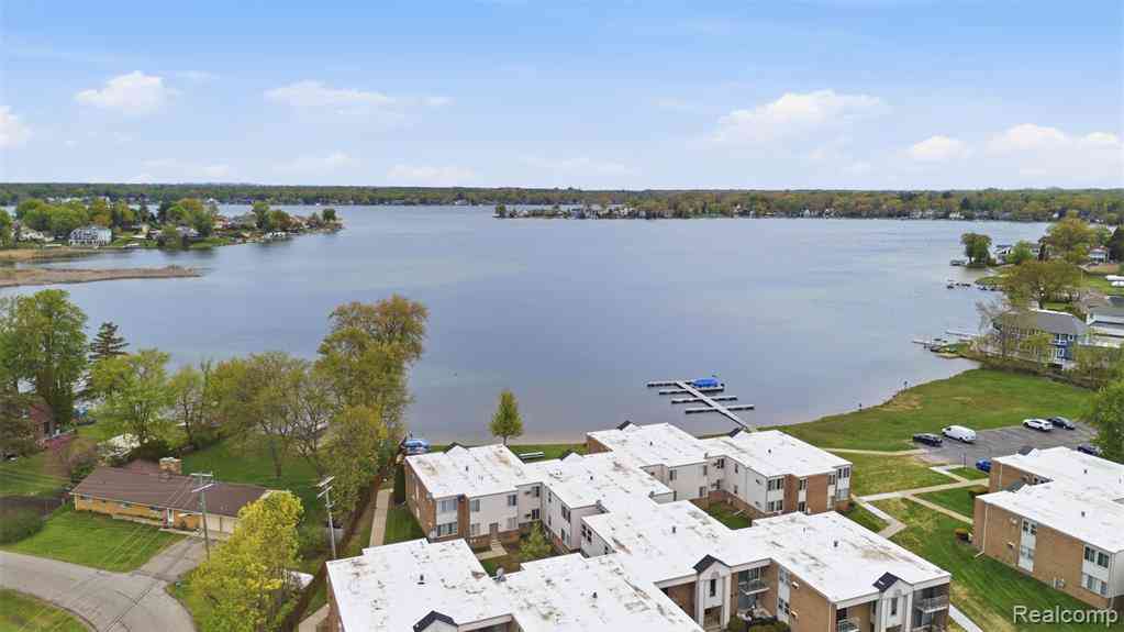 Condo For Sale - 1671 Cass Lake Road  #C<br/> Keego Harbor, MI 48320