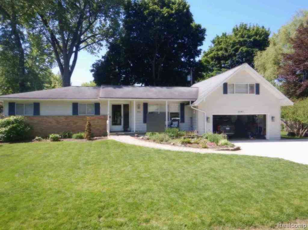 Homes For Sale - 5045 Westcombe Lane N N<br/> West Bloomfield, MI 48324