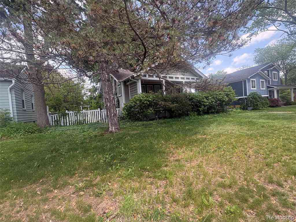 Homes For Sale - 2134 Beverly Boulevard <br/> Oakland County, Berkley, MI 48072