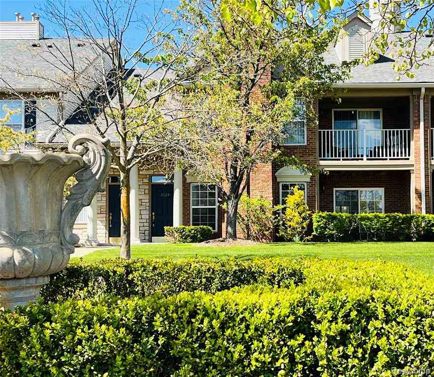 Condo For Sale - 3624 N Oakmonte Boulevard  #82<br/> Rochester, MI 48306