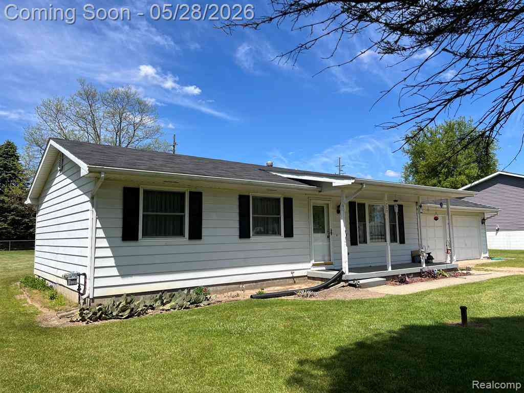Homes For Sale - 1725 Farnsworth Road <br/> Lapeer, MI 48446