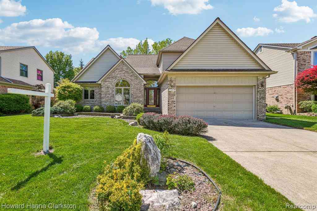 Homes For Sale - 19618 Shorecrest Drive <br/> Clinton Township, MI 48038
