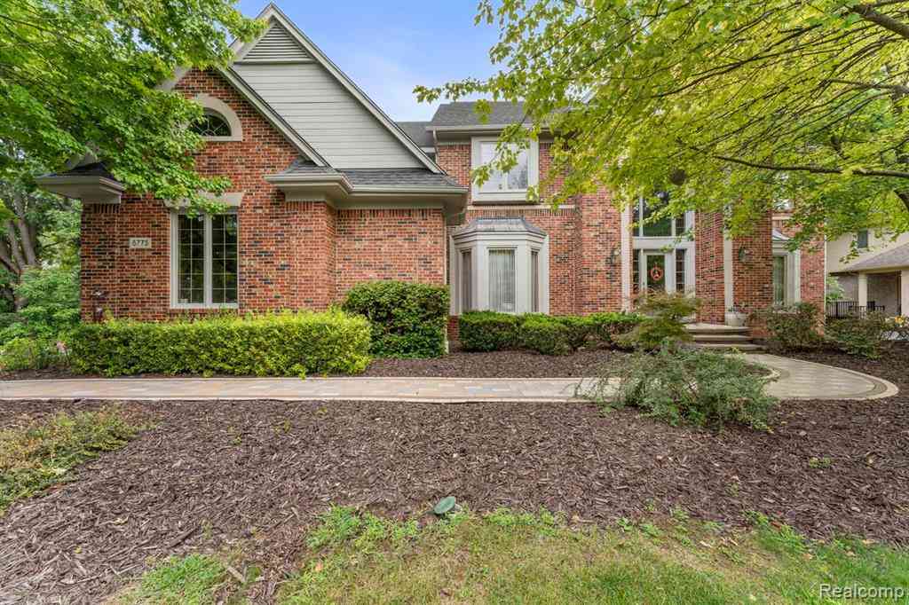 Homes For Sale - 6775 Carlyle Crossing <br/> West Bloomfield, MI 48322