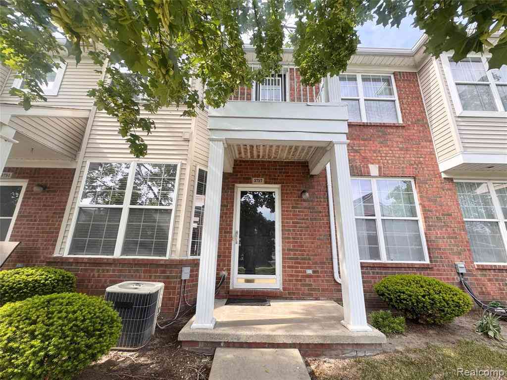 Condo For Rent - 3757 Cherry Creek Lane   #51<br/> Sterling Heights, MI 48314