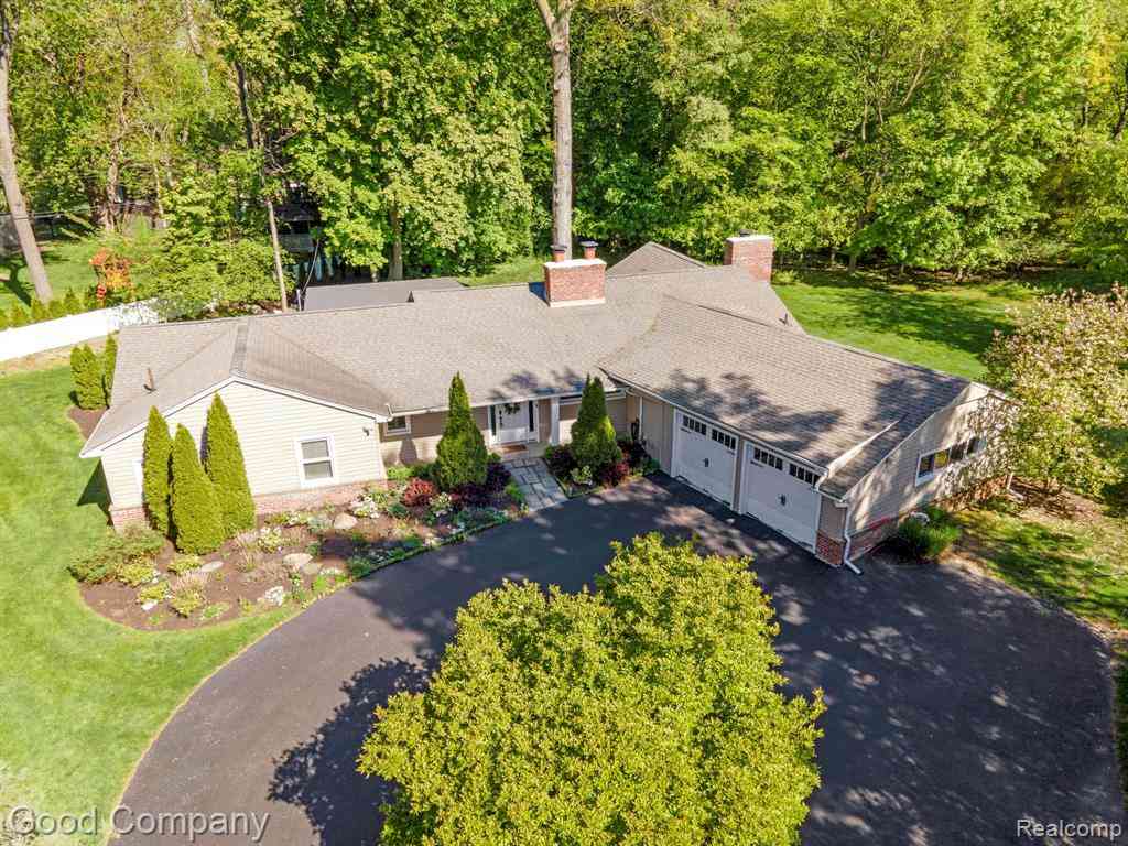 Homes For Sale - 4230 Orchard Way <br/> Bloomfield Hills, MI 48301