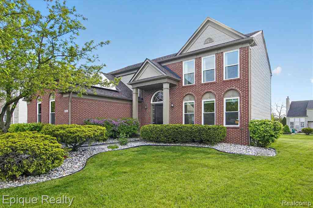 Homes For Sale - 8068 Creek Bend Drive <br/> Ypsilanti, MI 48197