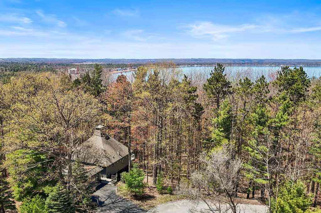 Homes For Sale - 2837 Holiday Pines <br/> Traverse City, MI 49686