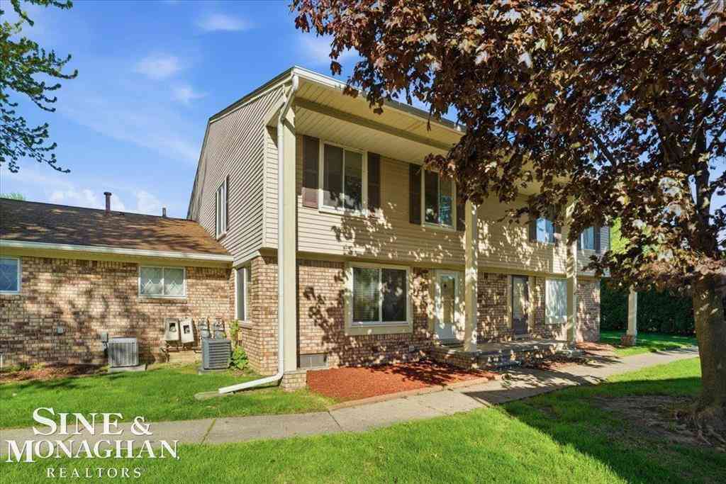 Condo For Sale - 31627 Breezeway Street <br/> New Baltimore, MI 48047