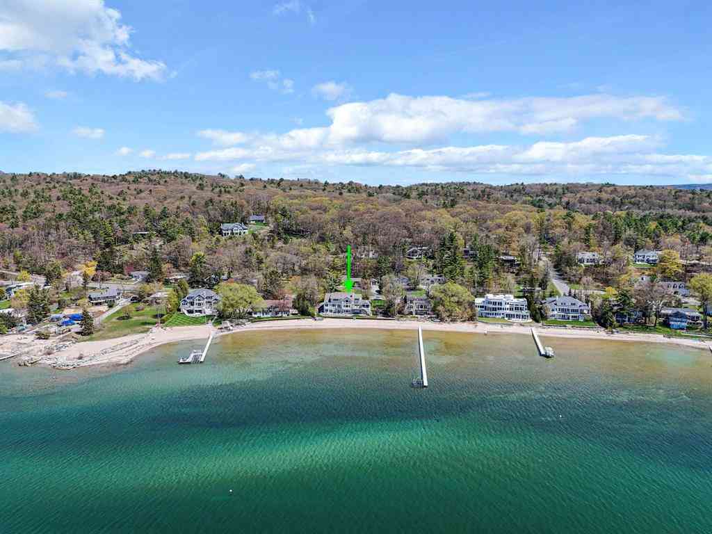 Homes For Sale - 6525 Peninsula Drive <br/> Traverse City, MI 49686