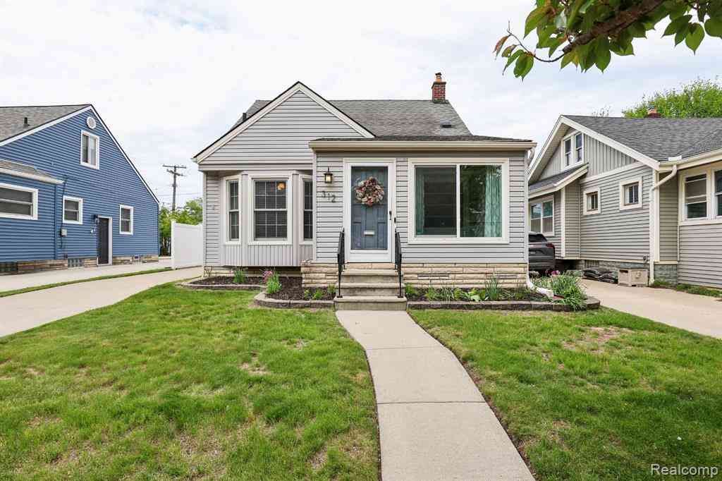 Homes For Sale - 312 S Edgeworth Avenue <br/> Royal Oak, MI 48067