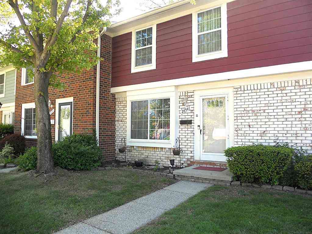 Condo For Sale - 24541 Seaton Circuit E. Drive <br/> Warren, MI 48091