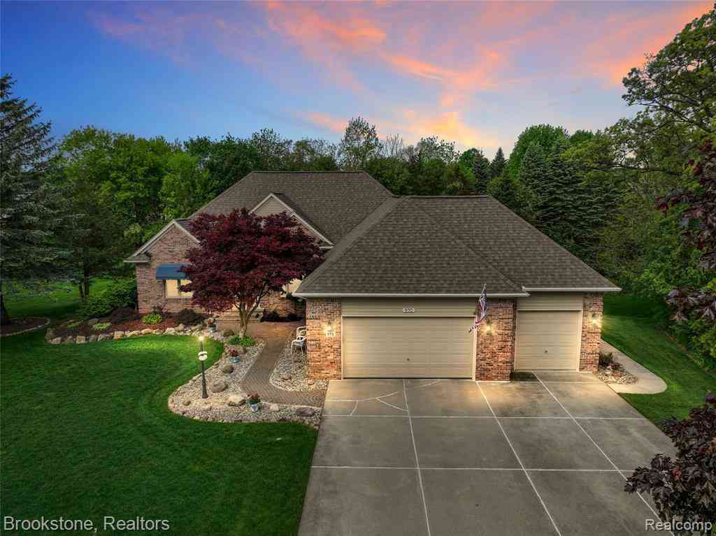 Homes For Sale - 970 Moldovia Drive <br/> White Lake, MI 48386