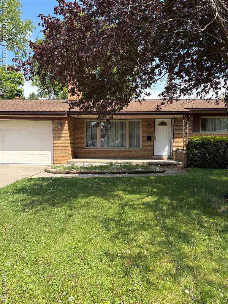 Homes For Sale - 32850 Winnie Avenue <br/> Warren, MI 48093