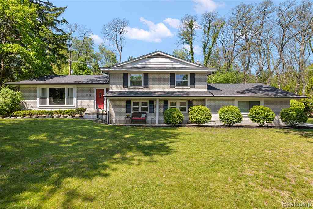 Homes For Sale - 6804 Spruce Drive <br/> Bloomfield Hills, MI 48301