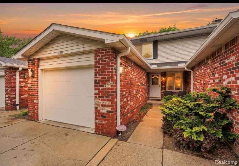 Condo For Sale - 16840 Edloytom Way <br/> Clinton Township, MI 48038