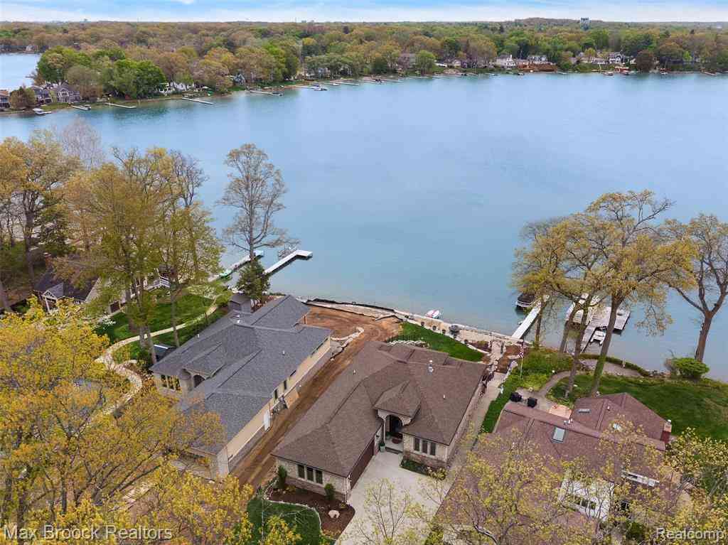 Homes For Sale - 4353 Forest Avenue <br/> Waterford, MI 48328