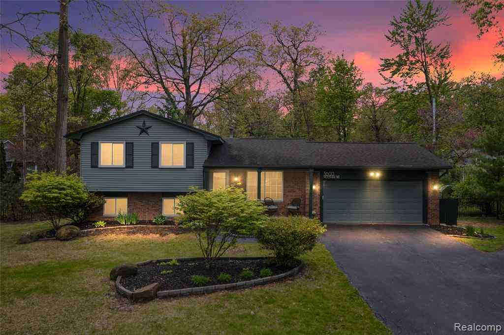 Homes For Sale - 3600 Woodview Avenue <br/> West Bloomfield, MI 48324