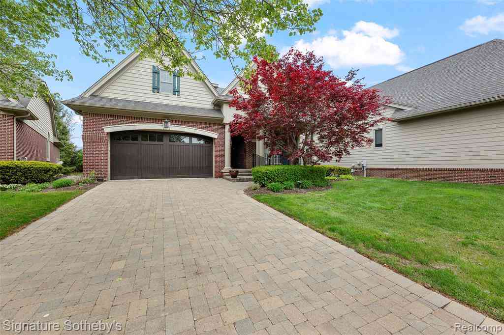 Condo For Sale - 5375 Pembrooke Crossing Court <br/> West Bloomfield, MI 48322