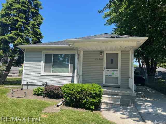 Homes For Rent - 13 Mile Road <br/> Saint Clair Shores, MI 48082
