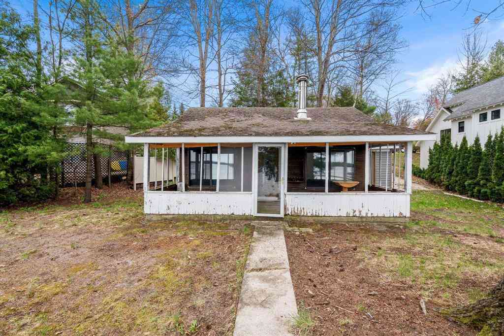 Homes For Sale - 186 S South Long Lake Road <br/> Traverse City, MI 49685