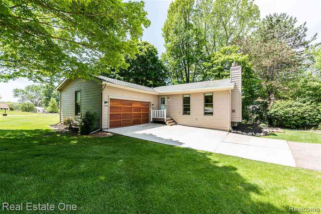 Homes For Sale - 8402 Scotia  <br/> Pinckney, MI 48169