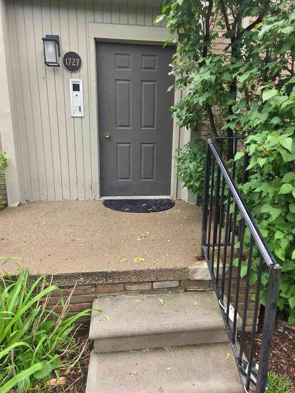 Condo For Rent - 1727 E 14 Mile Road <br/> Birmingham, MI 48009