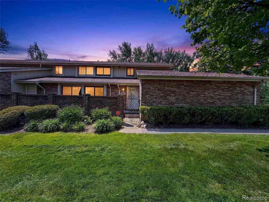 Condo For Sale - 2853 Trailwood Drive <br/> Rochester, MI 48309