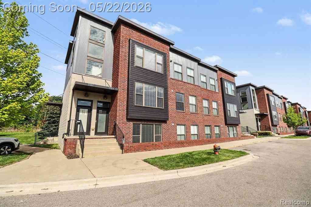 Condo For Sale - 1250 Diamond Court  #E<br/> Royal Oak, MI 48067