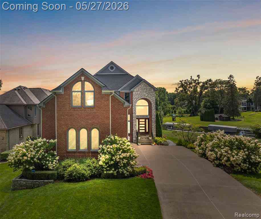 Homes For Sale - 1600 Vanstone Drive <br/> Commerce Twp, MI 48382