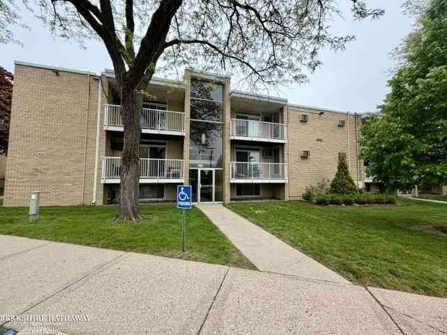 Condo For Sale - 4921 Crooks Road <br/> Royal Oak, MI 48073