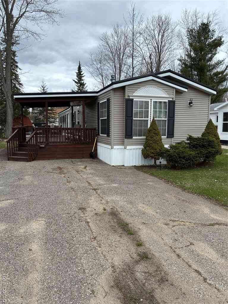 Homes For Sale - 12336 E Houghton Lake Drive <br/> Houghton Lake, MI 48629