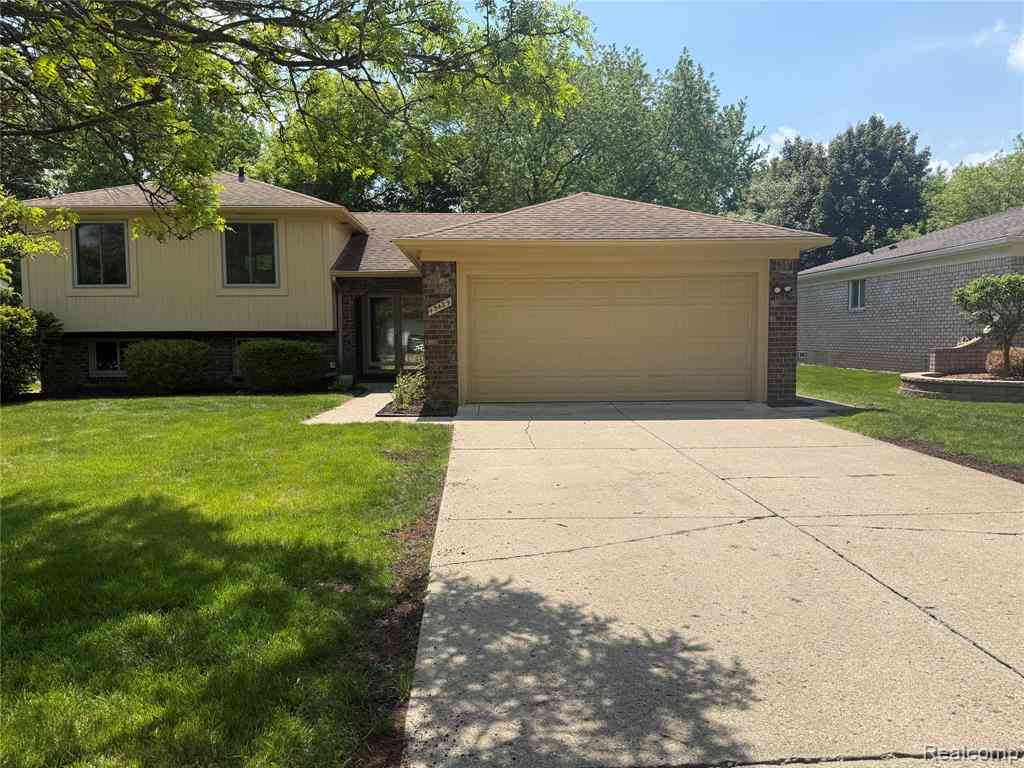 Homes For Sale - 45429 Brunswick Drive <br/> Canton, MI 48187