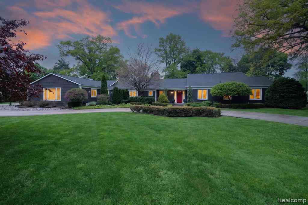 Homes For Sale - 3952 Cottontail Lane <br/> Bloomfield Hills, MI 48301
