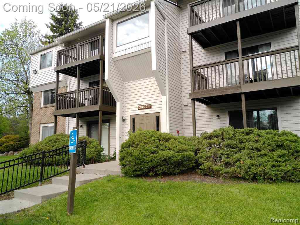 Condo For Sale - 30024 W 12 Mile Road <br/> Farmington Hills, MI 48334