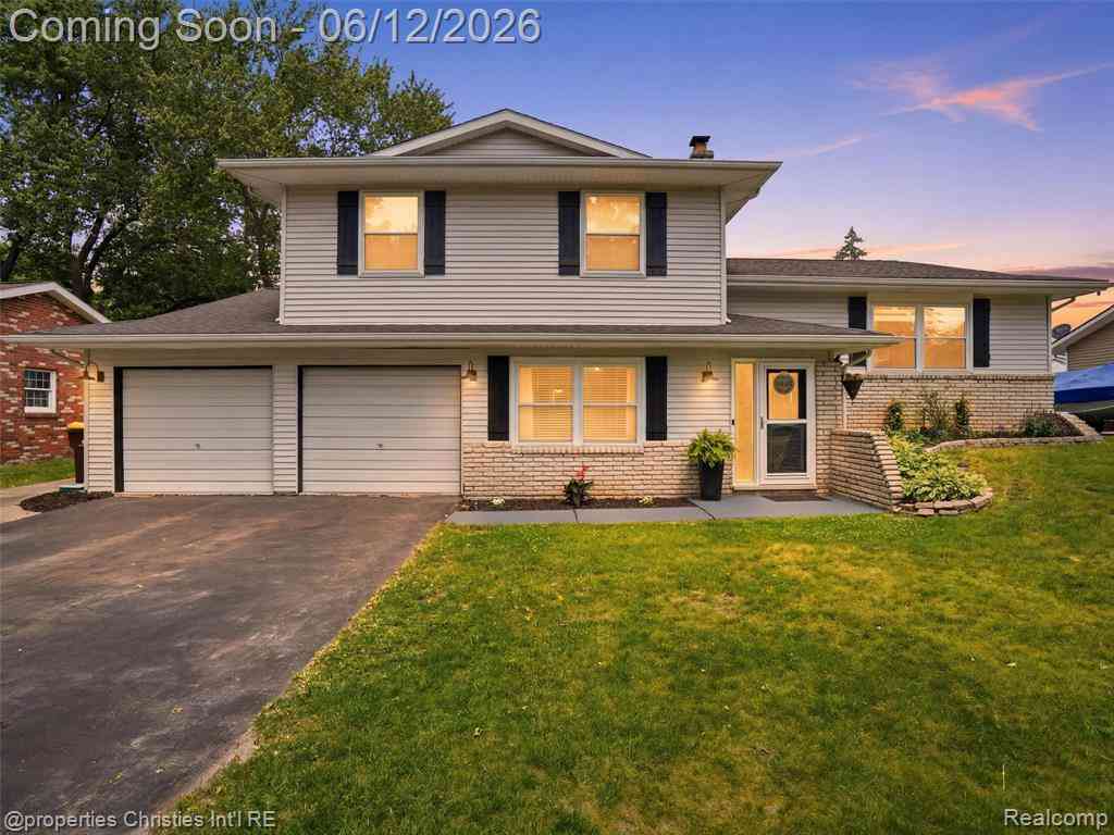 Homes For Sale - 10378 Barbara Street <br/> Pinckney, MI 48169