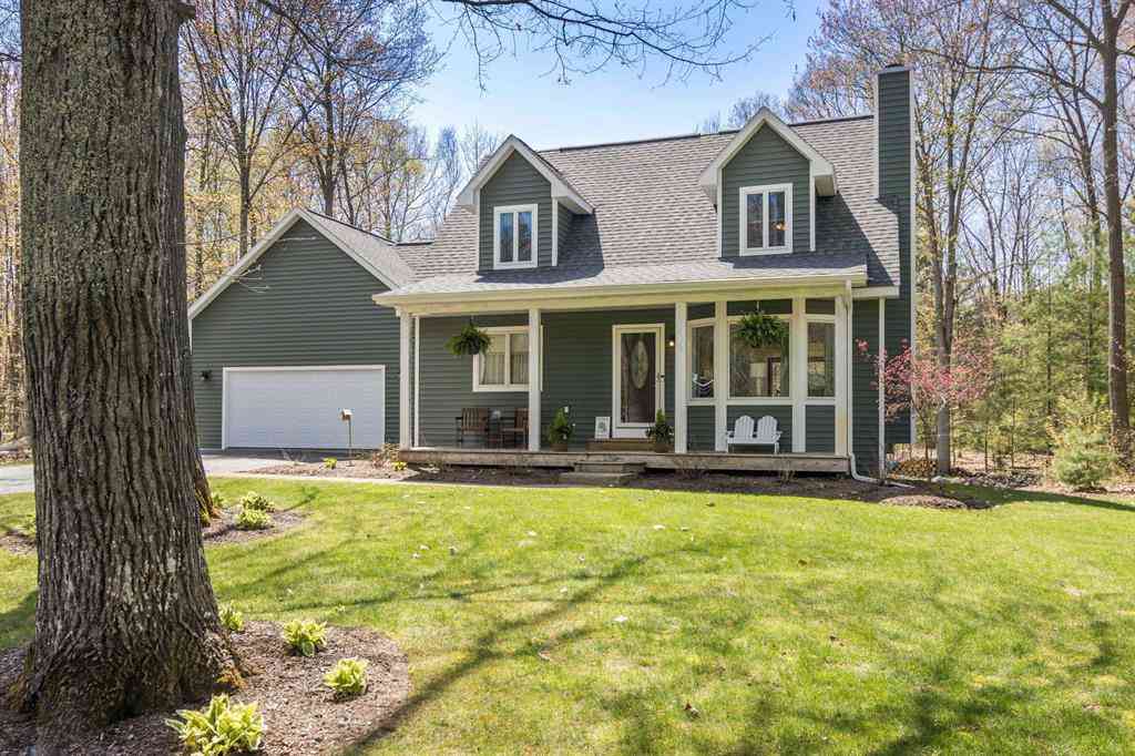 Homes For Sale - 853 Reads Run <br/> Traverse City, MI 49685