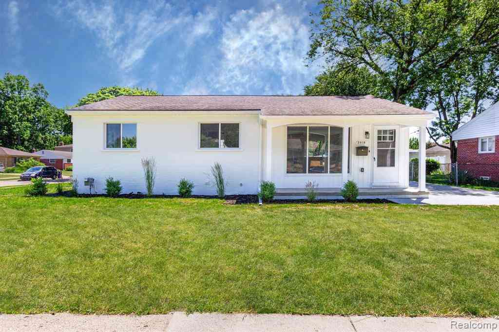 Homes For Sale - 2018 Kenwood Court <br/> Royal Oak, MI 48067
