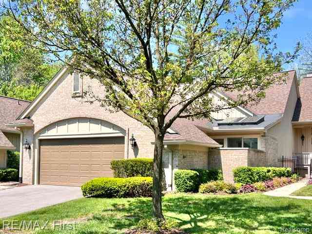 Condo For Sale - 2483 Hickory Glen Drive  #3<br/> Bloomfield Hills, MI 48304