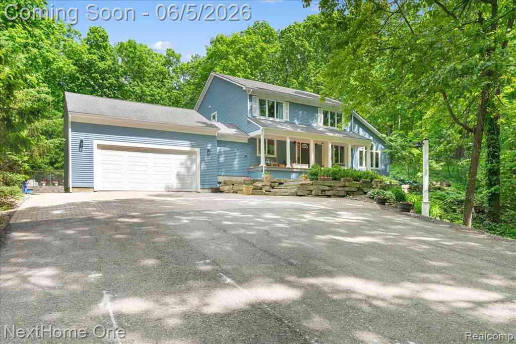 Homes For Sale - 2533 Spring Grove Drive <br/> Brighton, MI 48114