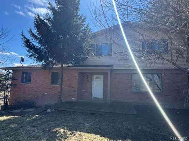 Homes For Sale - 8190 Faussett Road <br/> Fenton, MI 48430