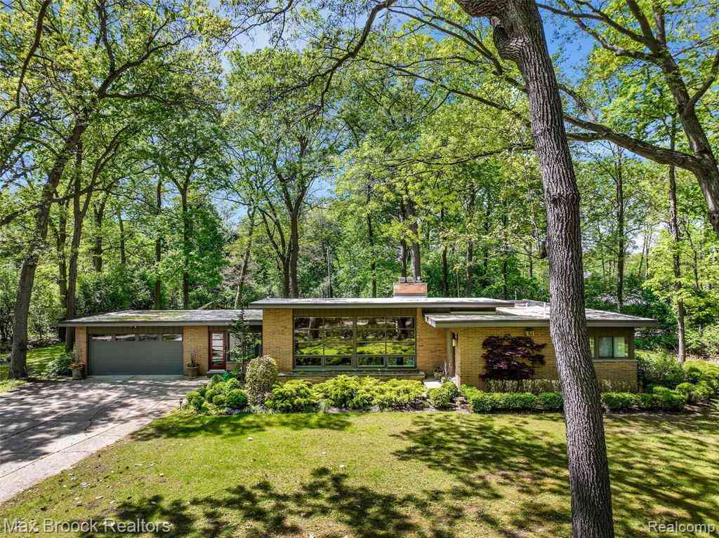 Homes For Sale - 255 N Berkshire Road <br/> Bloomfield Hills, MI 48302