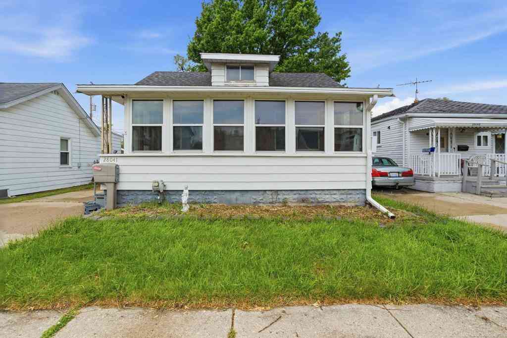 Homes For Sale - 28041 Maple Street <br/> Roseville, MI 48066