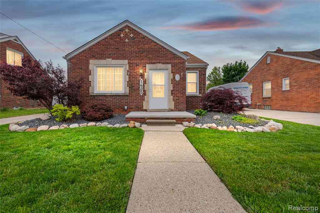 Homes For Sale - 1425 20th Street <br/> Wayne County, Wyandotte, MI 48192