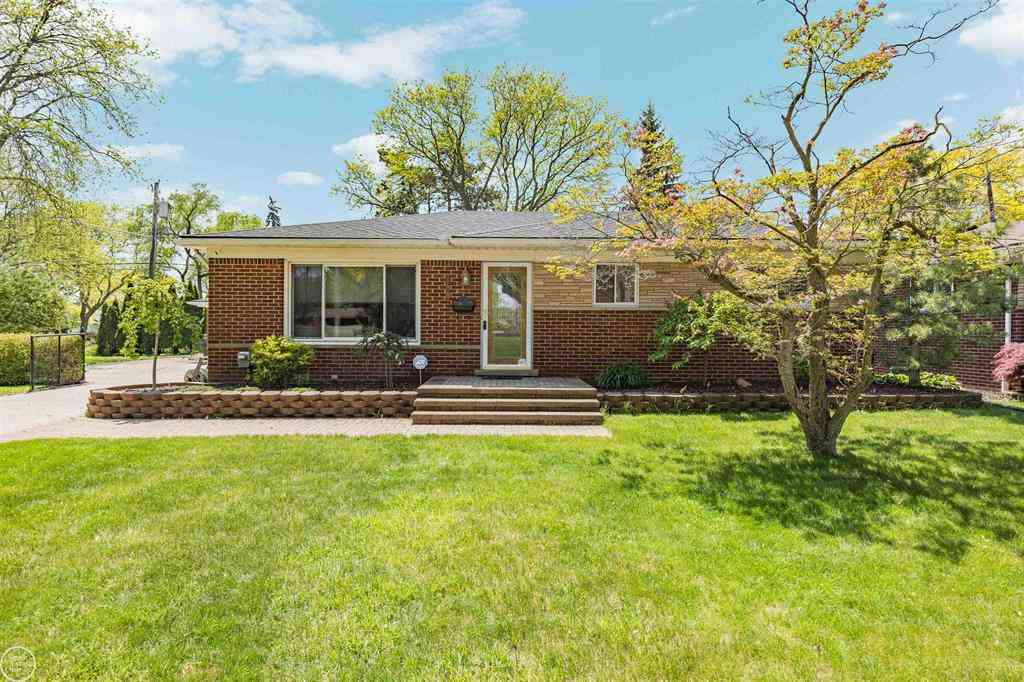 Homes For Sale - 21920 Lakeshire  <br/> Saint Clair Shores, MI 48081