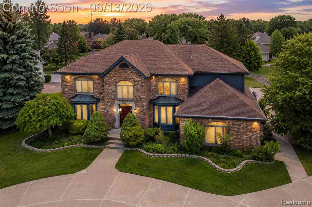 Homes For Sale - 29342 Strathmore Drive <br/> Farmington, MI 48331