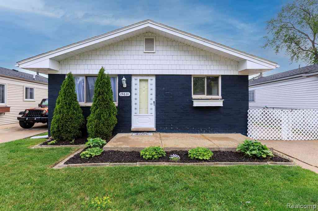 Homes For Sale - 19631 Macel Street <br/> Roseville, MI 48066