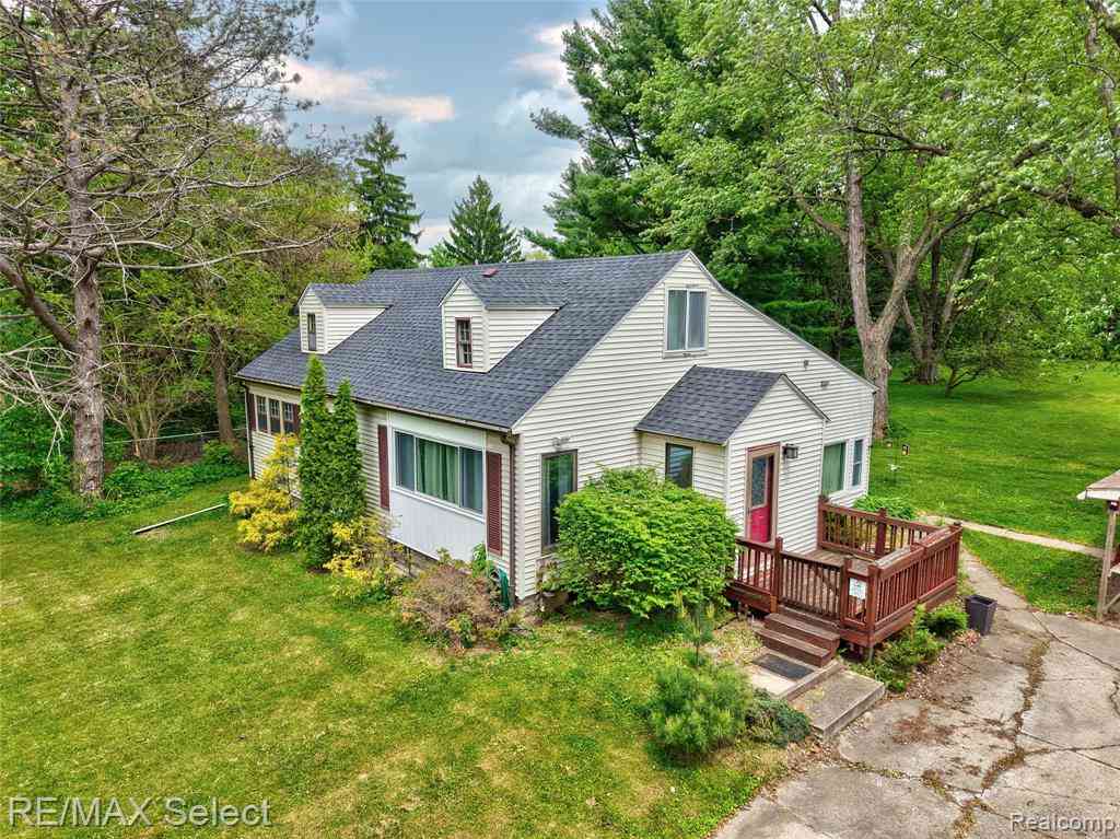 Homes For Sale - 6361 Fenton Road <br/> Grand Blanc, MI 48507