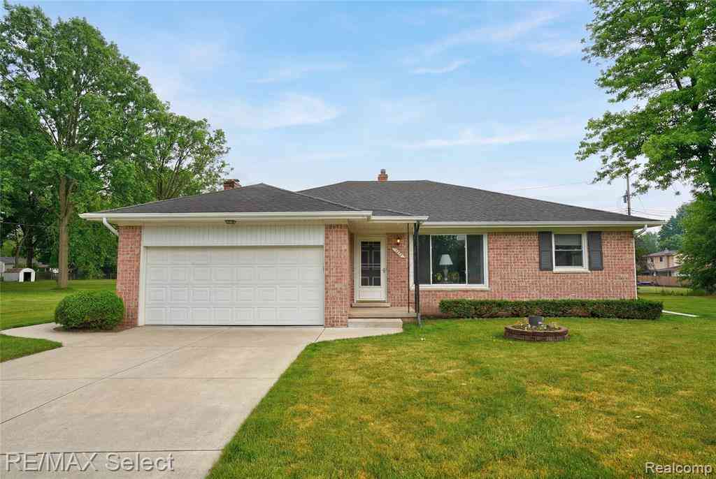 Homes For Sale - 1333 Hidden Oaks Court <br/> Flint, MI 48507