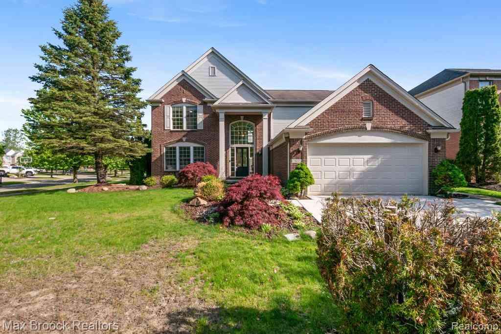 Homes For Sale - 7657 Windgate Circle <br/> West Bloomfield, MI 48323